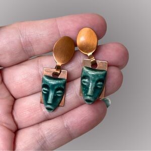 Vtg midcentury copper & teal ceramic tribal-style face screwback earrings